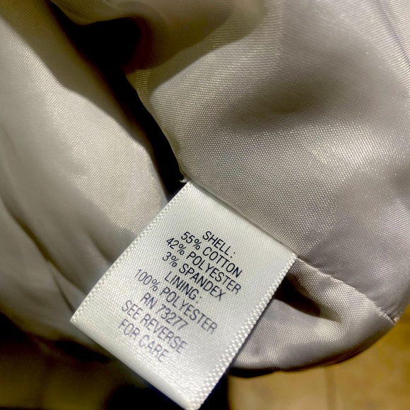 ELLE cute Button Top Crop Jacket. Size Small. Has cute belt sleeve detail. - Picture 6 of 6